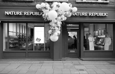 Vereinigtes Königreich - Leicester Square - K-Culture Weekend Getaway in London: K-Food, K-BBQ, K-Pop Night Out, and Korean Culture Exploration - 1