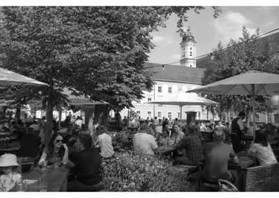 Deutschland - Biergarten Im Klosterhof - 🥨 München: Wiesn, Weißwurscht & Bayern-Feeling 🍻 - 3