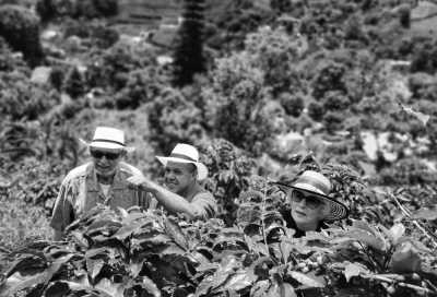 Colombia - Guatapé - Enjoy Medellin "City of Eternal Spring", Colombia ⛰️: Cool off in a clear river,  Immerse yourself in the Colorful Paisa Culture and Delight Yourself with the Best Coffee ☕ and a Crispy Chicharrón 🐽! - 15