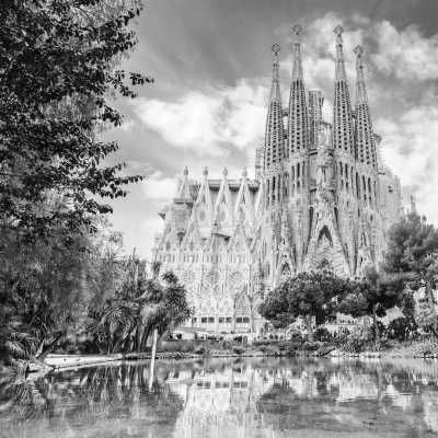 Spain - Sagrada Família - Best of Barcelona -> Sightseeing, Beach 🏖️ Food & drinks 🍹and lots of Fun!