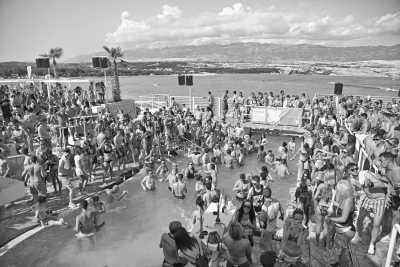 Kroatien - Zrće Beach - ʙɪɢ ʙᴇᴀᴄʜ sᴘʀɪɴɢ ʙʀᴇᴀᴋ, ᴢʀᴄᴇ ʙᴇᴀᴄʜ ⛱ 2.0: ᴛʜᴇ ʜɪᴅᴇᴏᴜᴛ ғᴇsᴛɪᴠᴀʟ 🎶 - 3