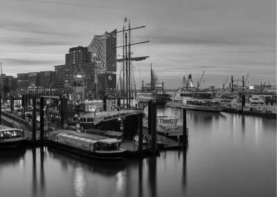 Germany - HafenCity - Weekendtrip to Hamburg 🏰, Winterdom 🎡, Reeperbahn ♥️ Harbour Cruise ⛴️, Musicals 🎭 and lots of fun 🤩