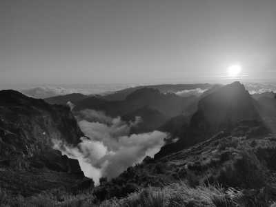 Portugal - Pico do Arieiro - Modern, Spacious & Beautiful Coliving Villa in prime location - Funchal, Madeira | Adventure, Nature and Fun on the Dream Island of Madeira 🌴 (Large Private Double Room with Queen Size Beds) - 2