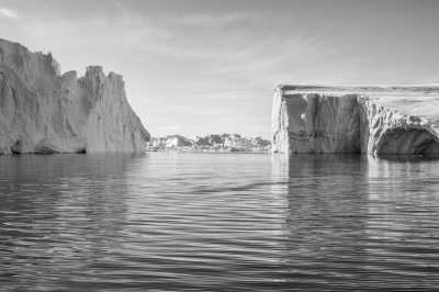 Greenland - Ilulissat - Experience the midnight sun on a Greenland Adventure Expedition:Lets Explore by Boat, on Land and in the Air! See a Giant Melting Glacier, Blue UNESCO Icebergs and More - 3