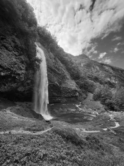 Italien - Goriuda waterfall - Summer Dolomites Budget Hiking: Weekend Around Nature, Lakes, Mountains and Waterfalls