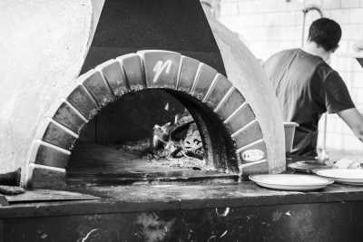 Italien - L'Antica Pizzeria da Michele - Dive in the Past of Naples with a Local 🏛🗻🍕