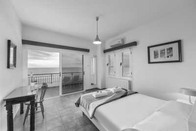 Zypern - Coral Bay - 𝐂𝐨-𝐰𝐨𝐫𝐤𝐢𝐧𝐠 𝐓𝐫𝐢𝐩 𝐢𝐧 𝐂𝐲𝐩𝐫𝐮𝐬: 𝐄𝐱𝐭𝐞𝐧𝐝 𝐘𝐨𝐮𝐫 𝐒𝐮𝐦𝐦𝐞𝐫! - 12