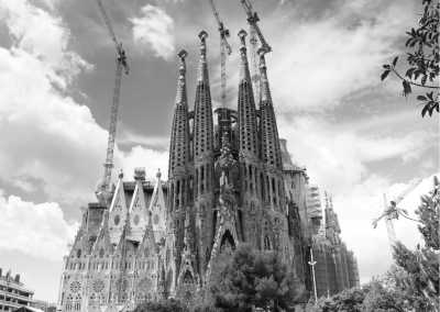 Spanien - Barcelona - BARCELONA WITH A LOCAL & FAR FROM TOURIST TRAPS! Paella&Sangría Cooking Class, Sailing Experience with Aperitif at the Barceloneta beach, Tasty Local Food in Authentic places and Lot of Fun with International New Friends! - 2