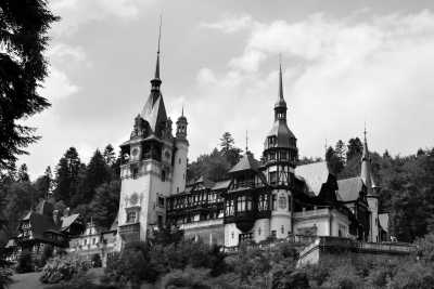 Rumänien - Sinaia - Bucharest to Transylvania: City Lights to Castle Secrets. Explore Dracula's Castle, Hidden Gems, Traditional Food