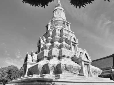 Cambodia - Phnom Penh Night Market - Explore Cambodian Wonders: Embark on a Captivating Journey Through Charming Cities, Home to Angkor Wat: A Unique Experience in Warm Indochina - 2