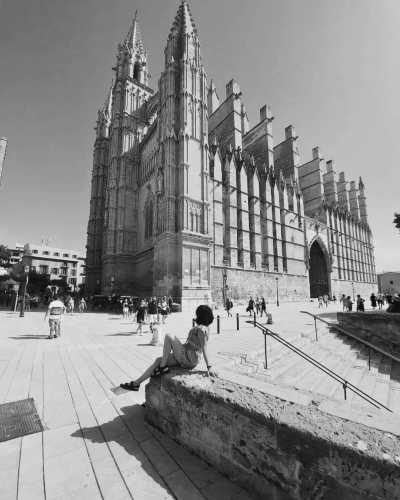 Spanien - Nord de Palma District - Co-Work and Co-Live in a Private Villa with an Incredible Pool and Discover this Enchanting Island with a Local! Tons of local experiences: GastroSecret, Paddleboarding, Olive Oil Tasting, Cultural Traditions, and Unparalleled Networking Opportunities. - 1