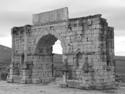 Morocco - Conservation du site Archéologique de volubilis - Marokko Rundreise - Entdecke die Königstädte und Wüste - 5