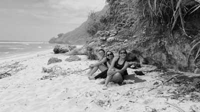 Indonesien - Uluwatu Beach - Happier Time in Bali 7 days and 6 nights, Relaxing, Beach Hopping, Yoga Class, Kayaking, Snorkeling, Learning to Surfing and Join Rafting with Ubud Nature - 1