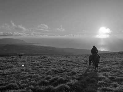 Chile - Terevaka - Epic Adventure Week on EASTER ISLAND 🗿🌺 Must-See Attractions, Hidden Caves, Stunning Beaches, Scenic Hikes, and More! 🌊✨