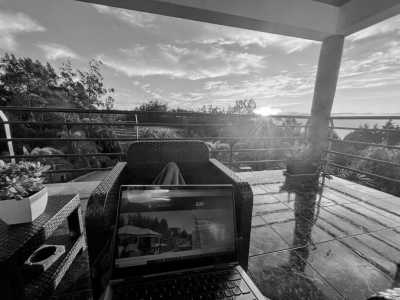 Portugal - Workation / Remote Working Holiday: 2 Wochen CoLiving & CoWorking im Paradies Madeira: Workspace mit Highspeed Internet - JoinMyTrip