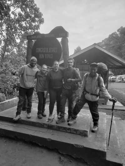 Tansania - Mweka Gate - Climb Mount kilimanjaro 7 Days via Machame route