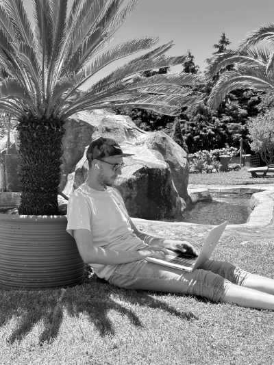 Portugal - Madeira Islands - Shared (same gender) Room: 2,3 or 4 Wochen CoLiving & CoWorking im Paradies Madeira: Workspace mit Highspeed Internet - 2