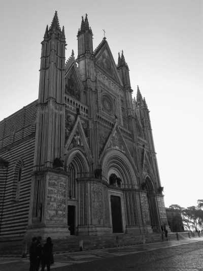 Italien - Orvieto - AirBodyFlow in Tuscany Mountains ⛰️, with A Local!