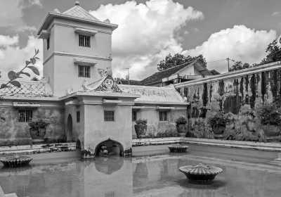 Indonesien - Water Castle of Royal Jogjakarta - Explore Java Island Indonesia, Snorkeling, Hiking, Temple, Food, Culture - 2