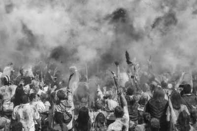 Indien - Assi Ghat - Experience Holi Festival in the Oldest and Holiest City in the World: Varanasi, India - 7