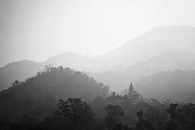 Indien - Rishikesh - Celebrating Holi on the Banks of the Ganges in Rishikesh - 2