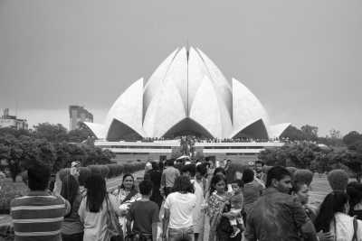 Indien - Lotus Temple - Delhi and Agra Trip in India: A Unique Blend Between Historical and Tourist Attraction, Street Food, and Flee Markets