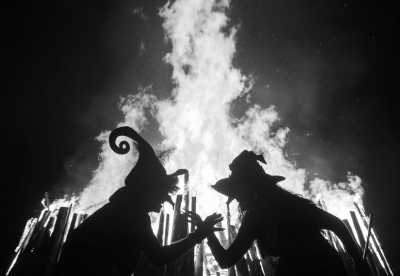 Deutschland - Schierke - Magic May Day in Germany: Famous ‘Walpurgis Night’ 🧙🏼‍♀️ bonfire party on Mt. Brocken - 1