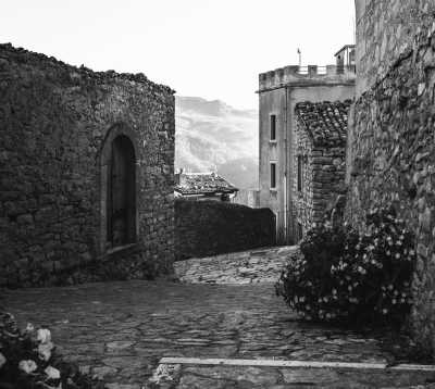 Italien - Venzone - Summer Dolomites Budget Hiking: Weekend Around Nature, Lakes, Mountains and Waterfalls