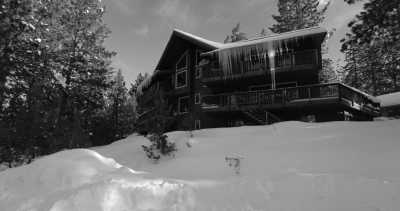 Vereinigte Staaten - Round Hill Village - Skiing and Snowboarding in Lake Tahoe, Sierra Nevada Mountains, USA - 1