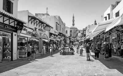 Greece - Old Town Piazza - Beauty of Rhodes : Boat trips, Bus tours and Turquoise beaches 🥥🌴
