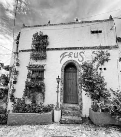 Colombia - Río Claro - Enjoy Medellin "City of Eternal Spring", Colombia ⛰️: Cool off in a clear river,  Immerse yourself in the Colorful Paisa Culture and Delight Yourself with the Best Coffee ☕ and a Crispy Chicharrón 🐽! - 10