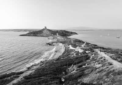 Italien - Yoga/Wellness/Adventure - Stay in an exclusive Seafront Villa with seaviews Jacuzzi in NW Coast Sardinia - October 2023 - JoinMyTrip