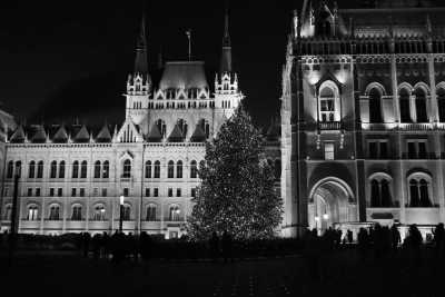 Ungarn - Hungarian Parliament Building - Budapest Christmas Countdown: Markets, Lights, & Iconic Sights