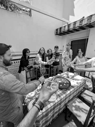 Spanien - Dynamic vacation in sunny Málaga: Cooking Paella Workshop, Hiking and Pickleball (private room)🌄🥘🏓 - JoinMyTrip