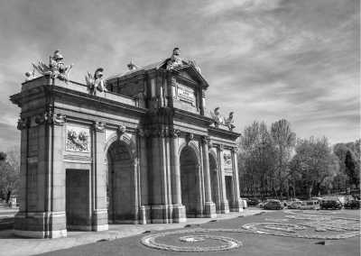 Spanien - Madrid - Experience the Best of Madrid, Spain: Savoring Tapas and Wine While Exploring the City's Streets
