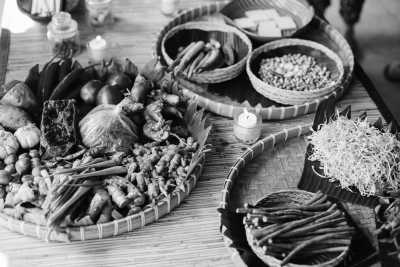 Indonesia - Ketuts Bali Cooking Class - 𝗔𝗻𝘀𝘄𝗲𝗿 𝗕𝗮𝗹𝗶'𝘀 𝗖𝗮𝗹𝗹: 𝗬𝗼𝘂𝗿 𝗧𝗶𝗰𝗸𝗲𝘁 𝘁𝗼 𝘁𝗵𝗲 𝗘𝘅𝗼𝘁𝗶𝗰 𝗛𝗲𝗮𝗿𝘁 𝗼𝗳 𝗜𝗻𝗱𝗼𝗻𝗲𝘀𝗶𝗮! 🇮🇩🦜🎒