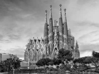 Spain - Sagrada Família - Weekend getaway in 📍Barcelona (Spain) with a Local | Saturday & Sunday | Females only🙋🏻‍♀️