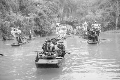 Vietnam - Ninh Bình - Vietnam Chronicles: Journey Through Ancient Dynasties and Thrilling Landscapes - 3