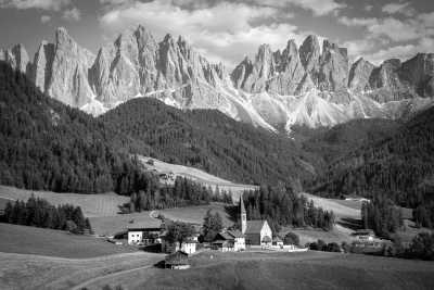 Italien - Val di Funes - Best of the Dolomites ⛰️ Hiking trip with my 2 huskies 🐾 | Three Peaks,  Lago di Braies, Val di Funes - 1