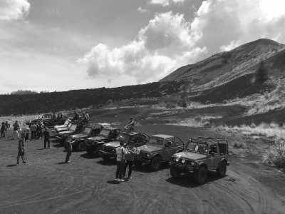 Indonesia - Mount Batur - 𝗔𝗻𝘀𝘄𝗲𝗿 𝗕𝗮𝗹𝗶'𝘀 𝗖𝗮𝗹𝗹: 𝗬𝗼𝘂𝗿 𝗧𝗶𝗰𝗸𝗲𝘁 𝘁𝗼 𝘁𝗵𝗲 𝗘𝘅𝗼𝘁𝗶𝗰 𝗛𝗲𝗮𝗿𝘁 𝗼𝗳 𝗜𝗻𝗱𝗼𝗻𝗲𝘀𝗶𝗮! 🇮🇩🦜🎒 - 1