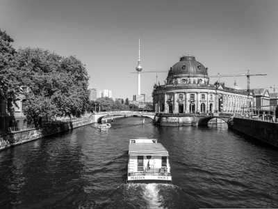 Germany - Mitte - BERLIN LOVE PARADE: A 4-Day Fusion of Rave the Planet and Berlin's Vibrant Culture - 5