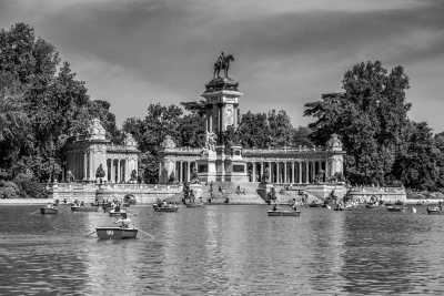 Spain - El Retiro Park - A weekend in Madrid, Spain: The Worlds Best Nightlife 💃🕺 - 2