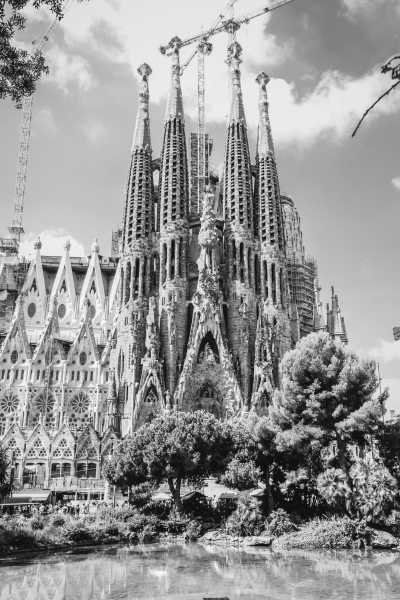 Spanien - La Sagrada Familia - 🇪🇸 Barcelona Bonanza: The Spanish Fiesta Adventure! (*Females ONLY 👯💕) - 1