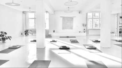 Germany - Yoga On The Move - Beyond the Beats: Unveiling Berlin's Hidden Charms on a low budget - Yoga, Secondhand Stores, Cafes, and Culinary Delights Await! - 1