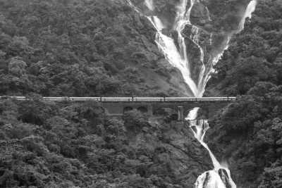 Indien - Dudhsagar Falls - A week of Summer Lovin' in Goa: Exploring the Best of India's Beach Paradise - 2