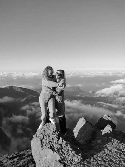 Portugal - Pico do Arieiro - Modern, Spacious & Beautiful Coliving Villa in prime location - Funchal, Madeira | Adventure, Nature and Fun on the Dream Island of Madeira 🌴 (Large Private Double Room with Queen Size Beds) - 1