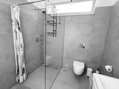 Portugal - Funchal - Modern, Spacious & Beautiful Coliving Villa in prime location - Funchal, Madeira | Adventure, Nature and Fun on the Dream Island of Madeira 🌴 | Large Private Suite with Bathroom and Balcony - 24