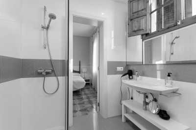 Spanien - Llubí - Co-Work and Co-Live in a Private Villa with an Incredible Pool and Discover this Enchanting Island with a Local! Tons of local experiences: GastroSecret, Paddleboarding, Olive Oil Tasting, Cultural Traditions, and Unparalleled Networking Opportunities. - 6