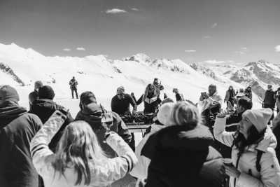 Switzerland - Jakobshorn - Unforgettable Ski & Apres Ski-Trip (Beginner-friendly) with 100 friends and own DJs at 2600m altitude in Davos