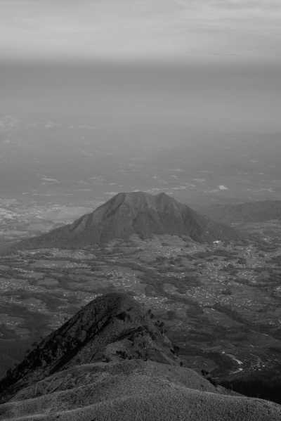 Indonesien - Mount Merbabu National Park - Journey Through the Java Highlands: Exploring the Majestic Mountains of Indonesia - 1